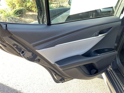 Used 2025 Toyota Camry SE image 15