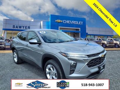 Used 2024 Chevrolet Trax LS w/ LS Convenience Package