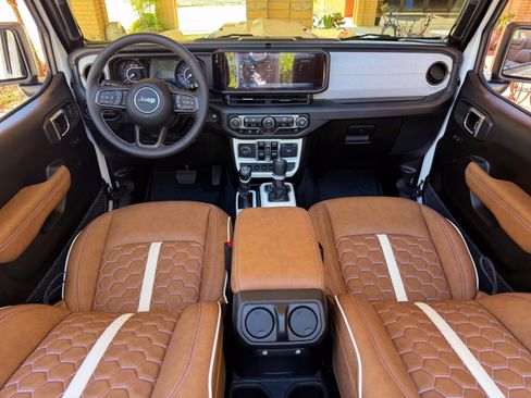 Used 2025 Jeep Wrangler Unlimited Sport AWD/4WD image 9