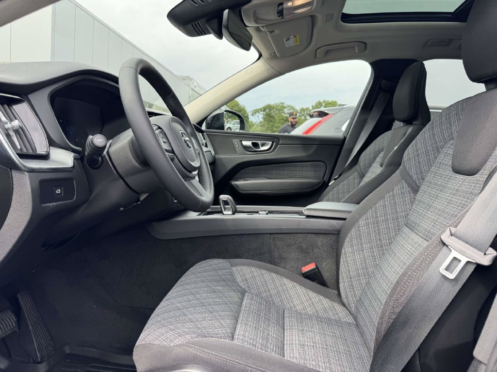 Certified 2024 Volvo XC60 B5 Core w/ Protection Package Premier AWD/4WD image 13