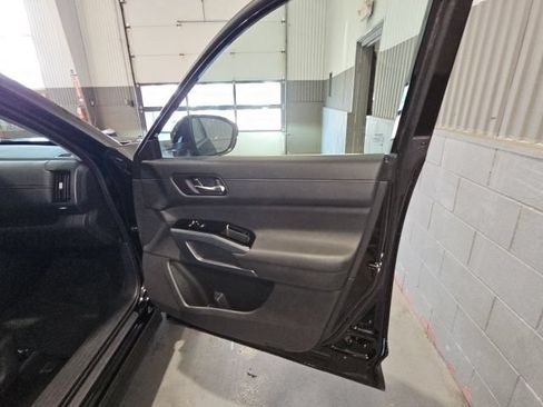 Certified 2025 Nissan Pathfinder SL AWD/4WD image 25