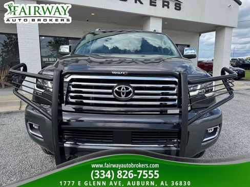 Used 2021 Toyota Sequoia Platinum AWD/4WD image 3
