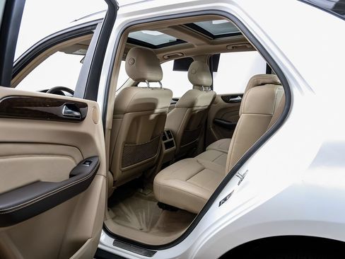 Used 2015 Mercedes-Benz ML 350 4MATIC w/ Premium 1 Package image 43