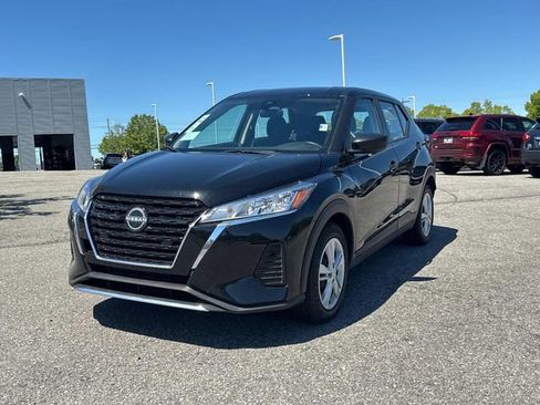 Certified 2025 Nissan Kicks Play S FWD image 9