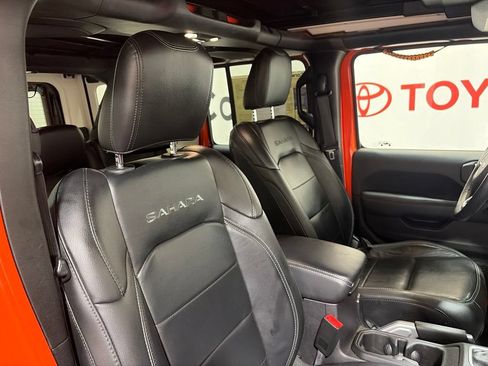 Used 2019 Jeep Wrangler Unlimited Sahara w/ Advanced Safety Group AWD/4WD image 14