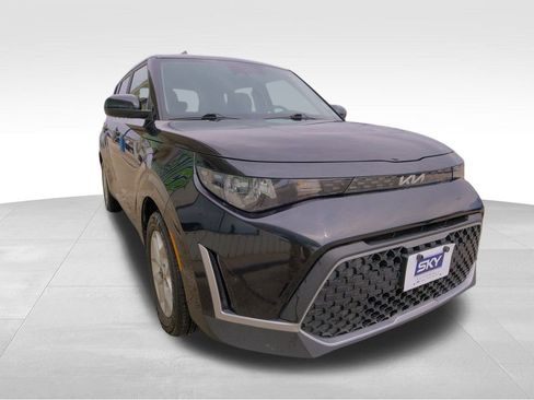 Used 2023 Kia Soul LX w/ LX Technology Package image 11