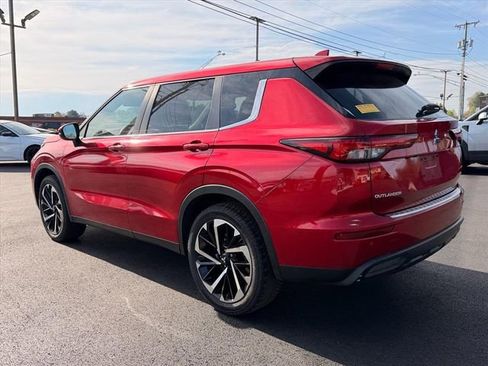 Used 2022 Mitsubishi Outlander ES AWD/4WD image 2