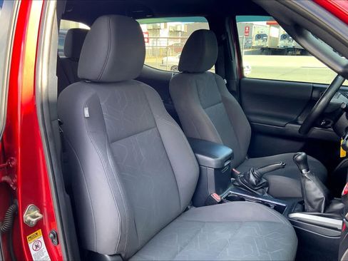 Used 2016 Toyota Tacoma SR AWD/4WD image 13