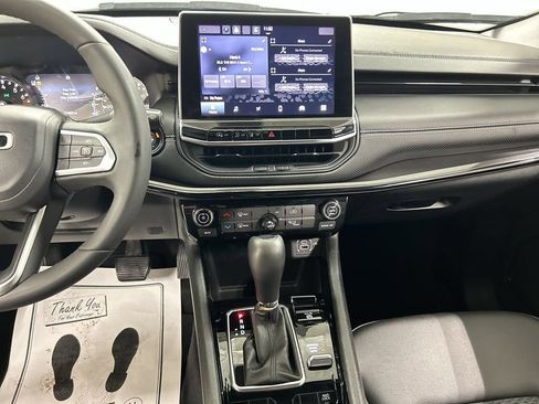 Used 2023 Jeep Compass Latitude AWD/4WD image 18