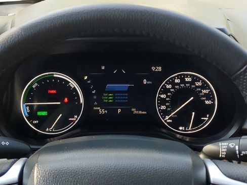 Used 2024 Toyota Sienna Limited image 22