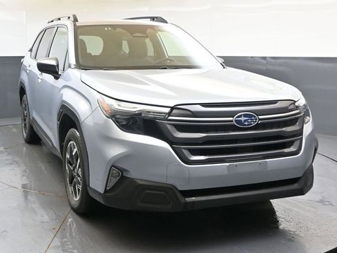 Certified 2025 Subaru Forester Premium AWD/4WD image 8