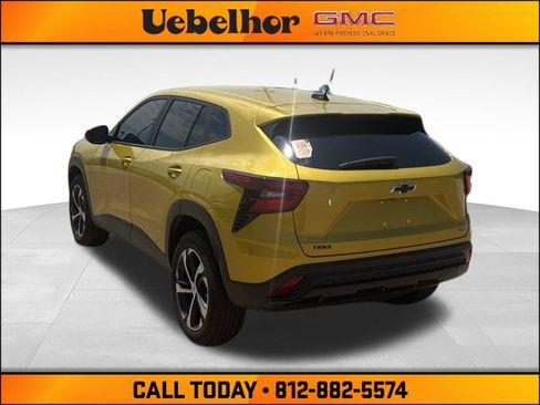 Used 2025 Chevrolet Trax RS FWD image 6