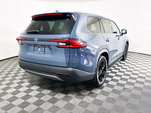 Used 2024 Toyota Grand Highlander Platinum image 3