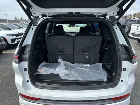 New 2026 Jeep Grand Cherokee L Limited image 10
