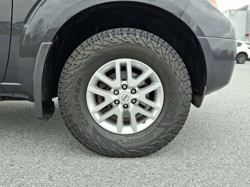 Used 2015 Nissan Frontier SV image 9