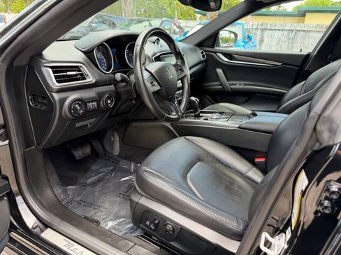 Used 2018 Maserati Ghibli RWD image 12