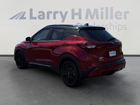 Used 2023 Nissan Kicks SR w/ SR Premium Package FWD image 3