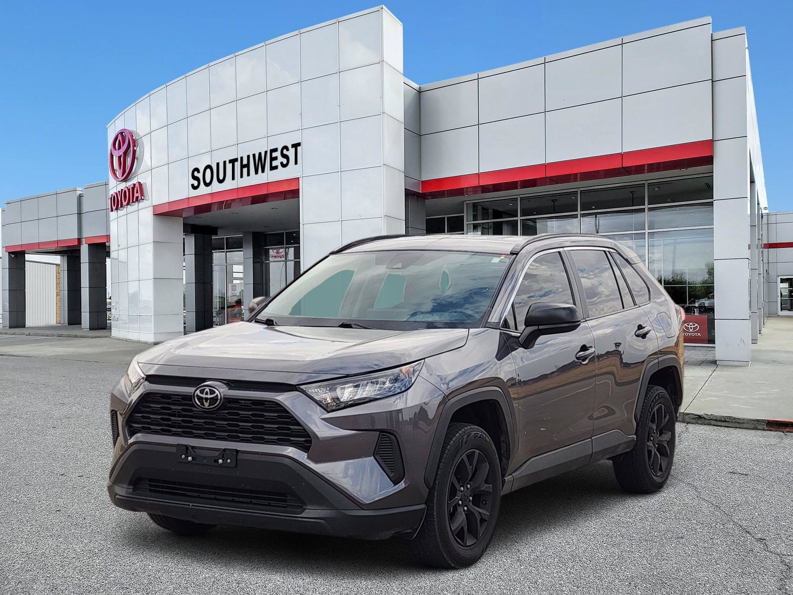 Used 2021 Toyota RAV4 LE FWD image 2