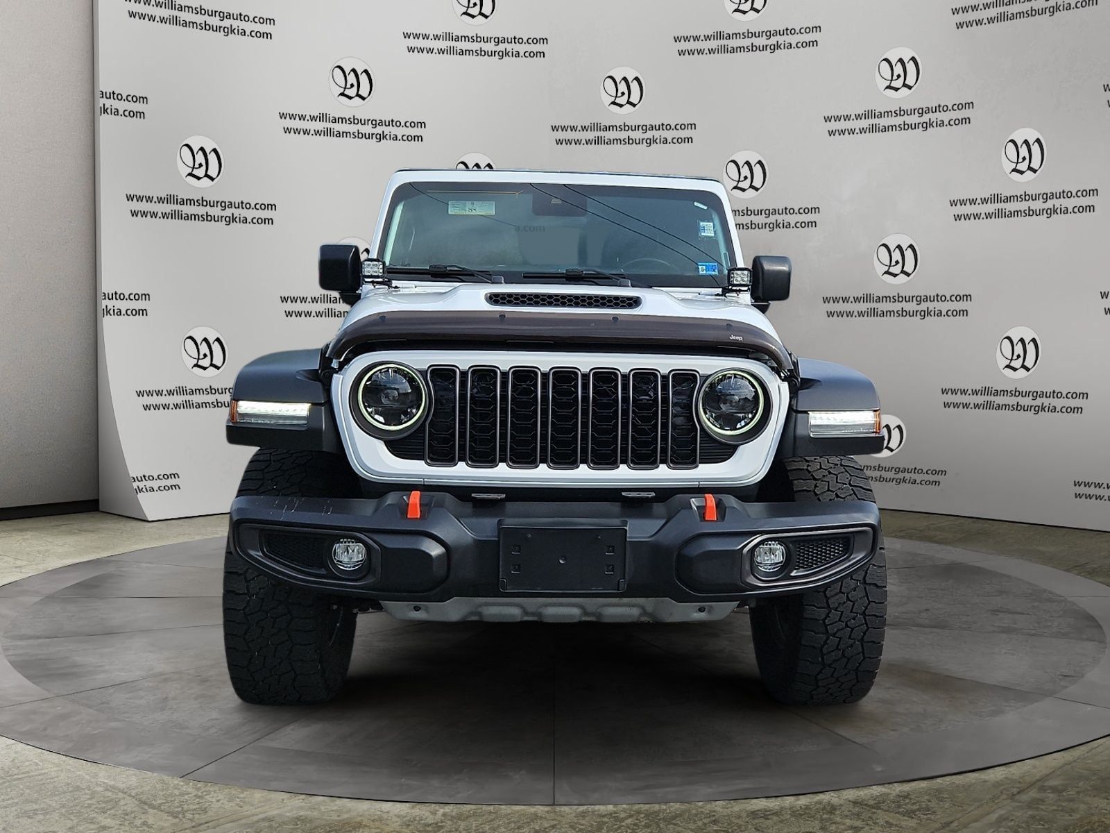 Used 2024 Jeep Gladiator Mojave w/ Convenience Group AWD/4WD image 8