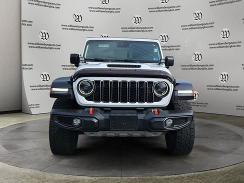 Used 2024 Jeep Gladiator Mojave w/ Convenience Group AWD/4WD image 8