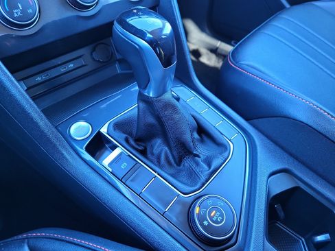 Used 2024 Volkswagen Tiguan Wolfsburg Edition image 24