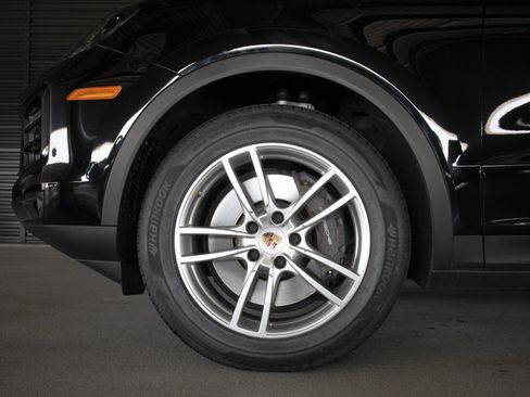 Certified 2024 Porsche Cayenne AWD/4WD image 12