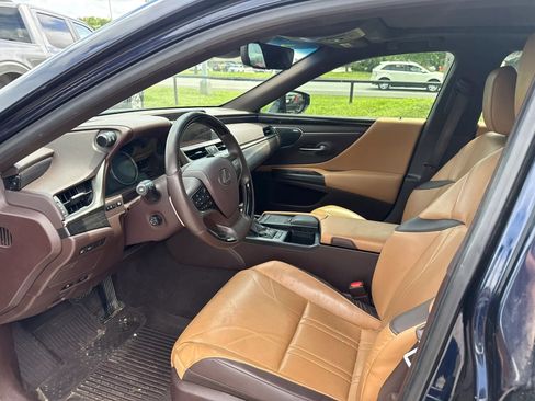 Used 2019 Lexus ES 350 w/ Accessory Package FWD image 5