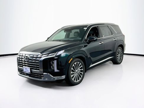 Used 2023 Hyundai Palisade Calligraphy w/ Winter Package image 1