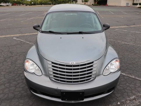 Used 2009 Chrysler PT Cruiser FWD image 2
