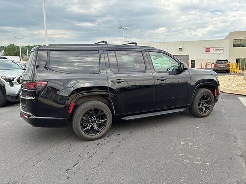 Used 2023 Jeep Wagoneer Series II AWD/4WD image 6