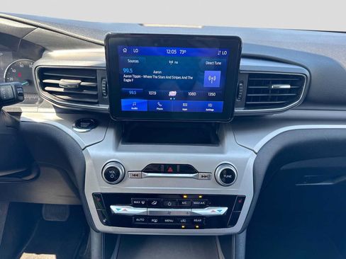 Used 2022 Ford Explorer XLT w/ Equipment Group 202A AWD/4WD image 28
