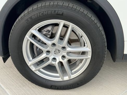 Used 2016 Porsche Cayenne AWD/4WD image 7