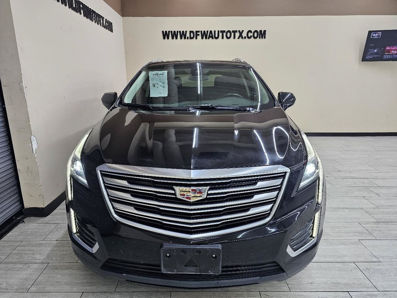 Used 2017 Cadillac XT5 Premium Luxury w/ LPO, Wheel Lock Package FWD image 3