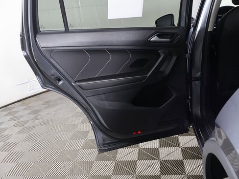 Used 2022 Volkswagen Tiguan SE image 22