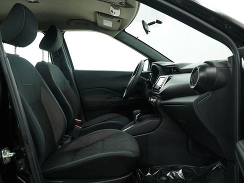 Used 2019 Nissan Kicks S image 11