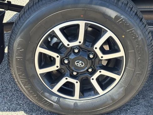 Used 2020 Toyota Tundra SR5 w/ TRD Off-Road Package AWD/4WD image 9