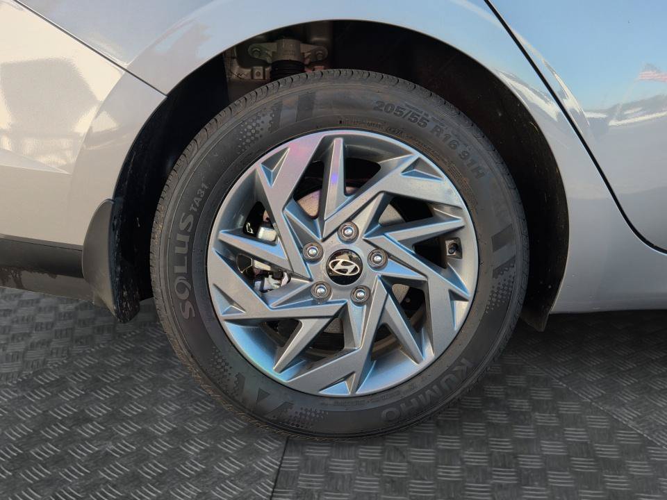 Used 2026 Hyundai Elantra Hybrid FWD image 23