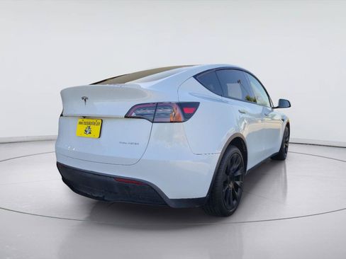 Used 2023 Tesla Model Y AWD image 5
