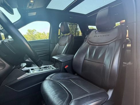 Used 2020 Ford Explorer Platinum w/ Premium Technology Package AWD/4WD image 37