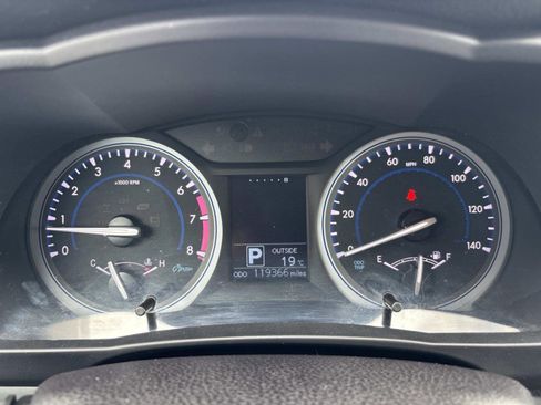 Used 2014 Toyota Highlander LE image 29