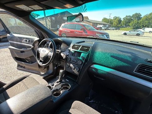 Used 2016 Ford Explorer XLT FWD image 22