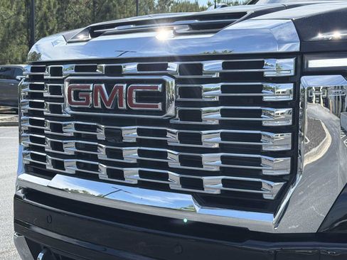 Used 2025 GMC Sierra 2500 Denali w/ Denali Reserve Package AWD/4WD image 35
