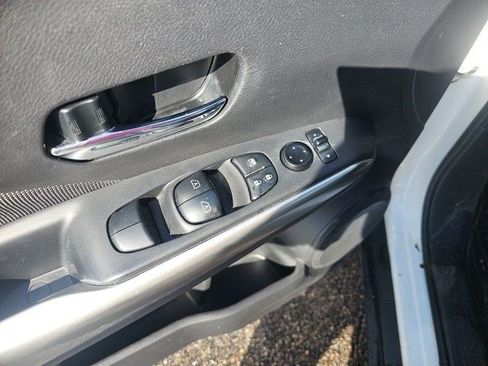 Used 2020 Nissan Kicks SV FWD image 13