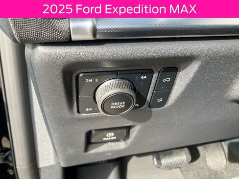 New 2025 Ford Expedition Max Platinum w/ Platinum Ultimate Package AWD/4WD image 32
