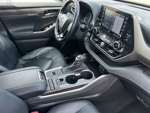 Used 2020 Toyota Highlander Limited image 16