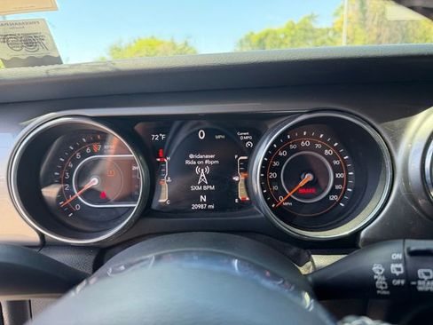 Used 2018 Jeep Wrangler Unlimited Sahara w/ LED Lighting Group AWD/4WD image 11