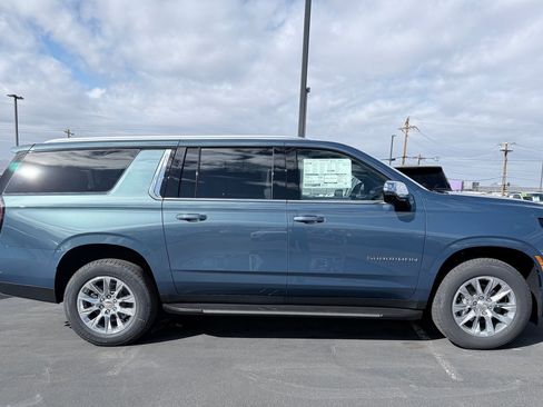 New 2026 Chevrolet Suburban Premier image 2