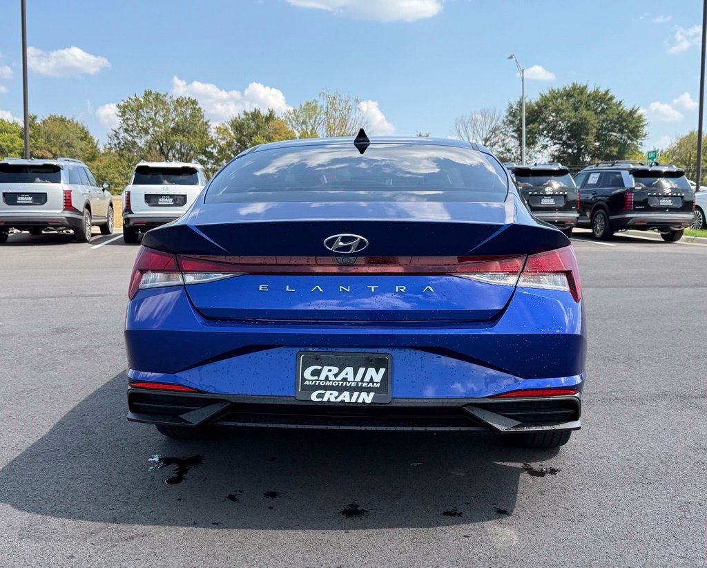 Used 2023 Hyundai Elantra SEL w/ Convenience Package FWD image 6