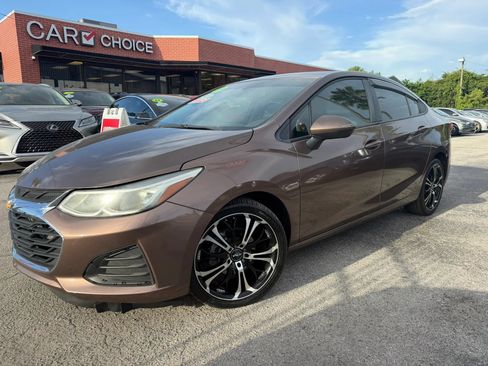 Used 2019 Chevrolet Cruze LS FWD image 1