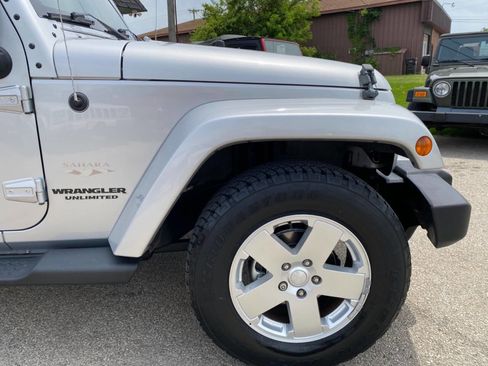 Used 2012 Jeep Wrangler Unlimited Sahara w/ Dual Top Group AWD/4WD image 57